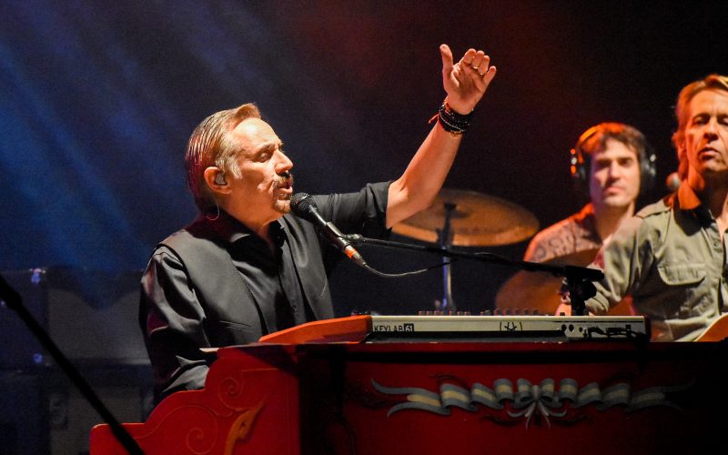 ALEJANDRO LERNER CELEBRA SUS GRANDES ÉXITOS EN EL TEATRO DEL BICENTENARIO