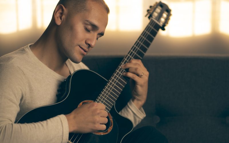 ANDRÉS CANTOS LLEGA CON SU GUITARRA Y MÚSICOS INVITADOS AL TB 